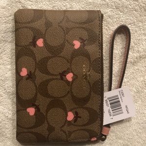 Zip Wristlet In Signature Canvas Heart Floral